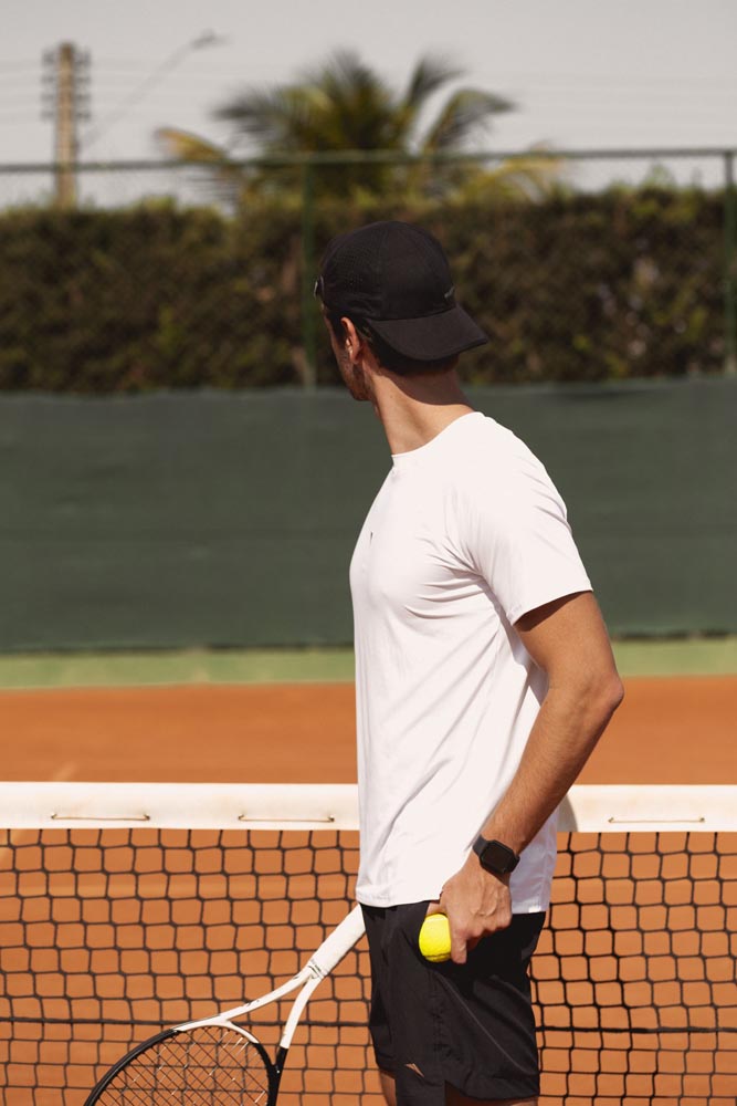 Boné esportivo preto com refletivo