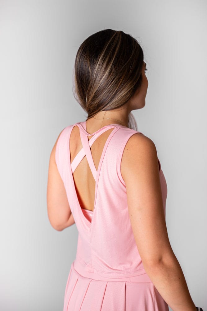 Regata cropped rosa com decote nas costas