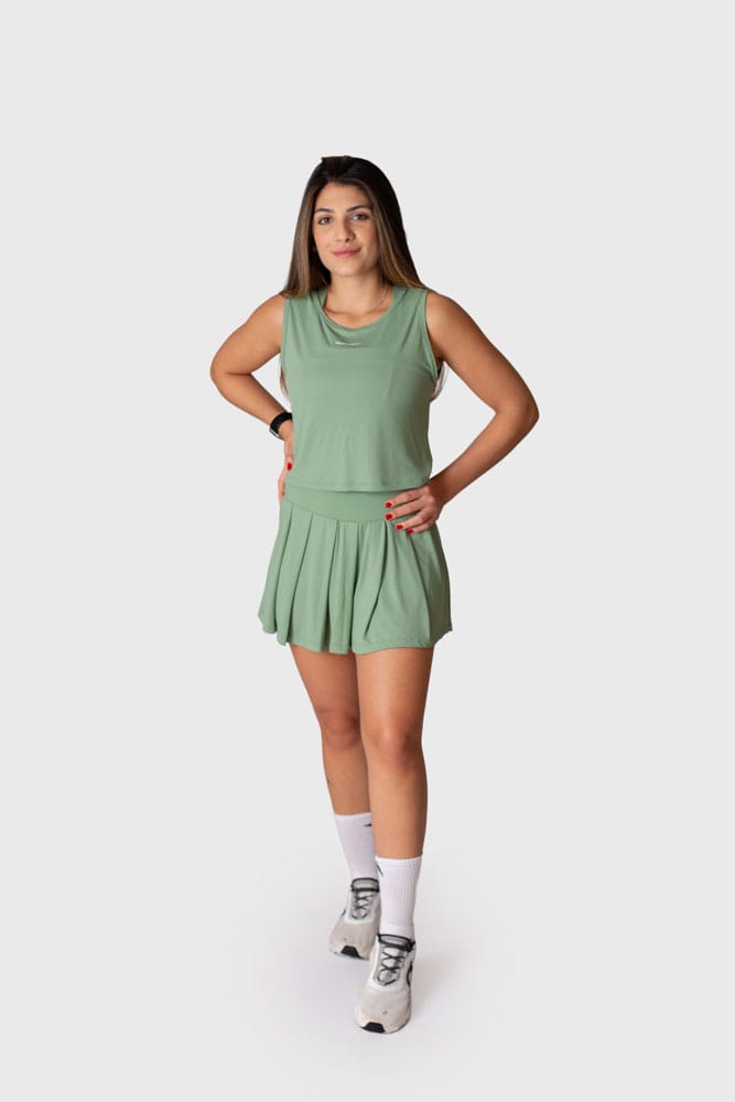 Regata cropped verde com decote nas costas