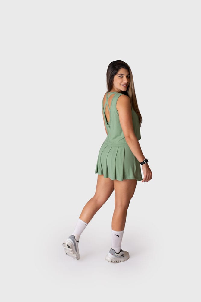 Regata cropped verde com decote nas costas