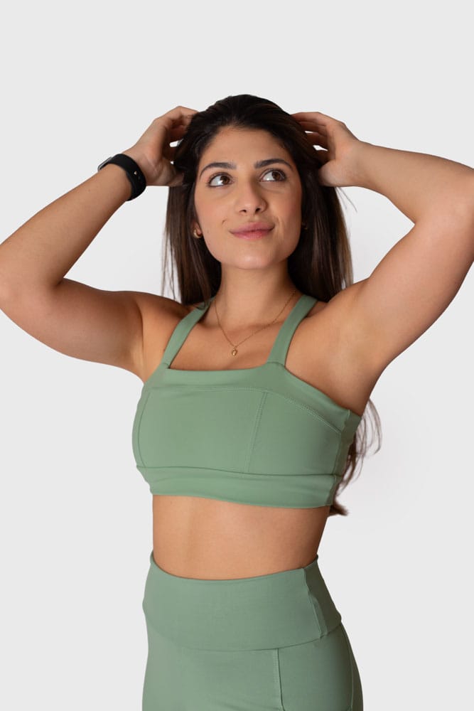 Top verde com alça cruzada nas costas