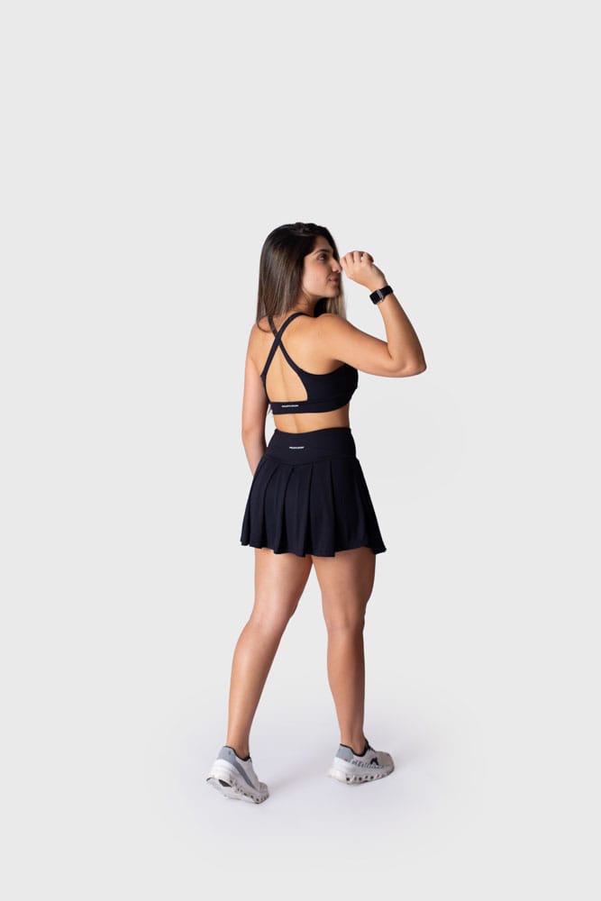 Short saia preto pregas com bolso