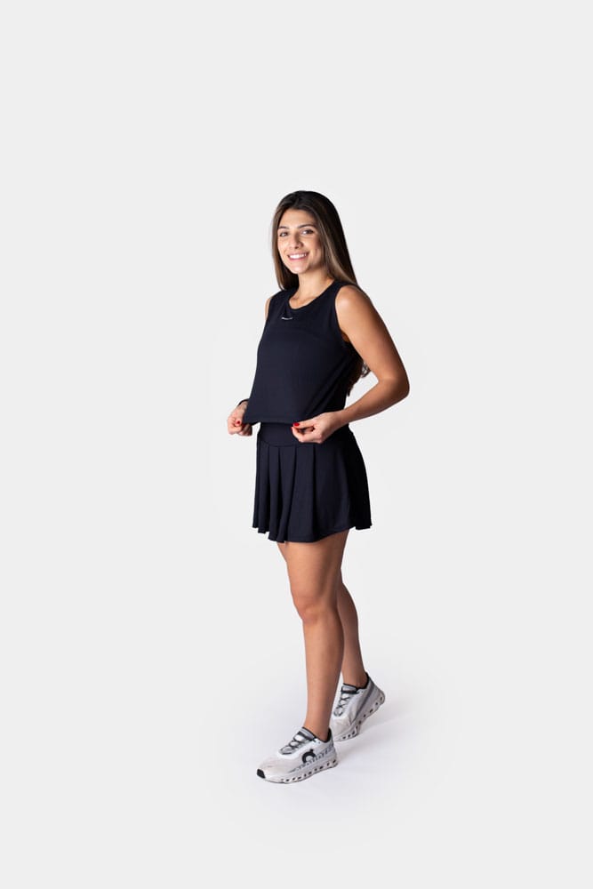 Regata cropped preto com decote nas costas