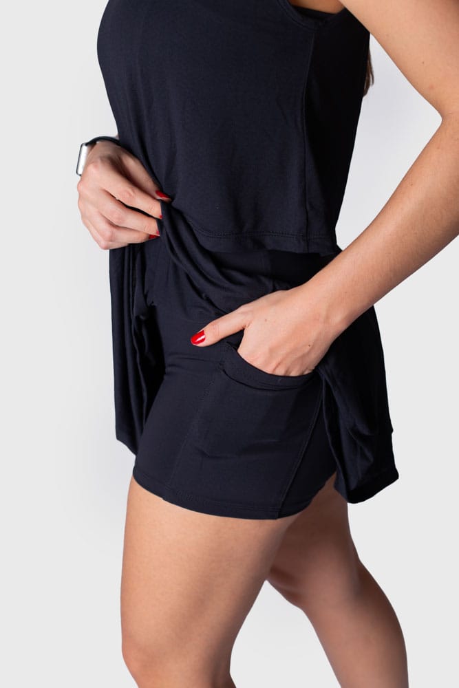 Short saia preto pregas com bolso