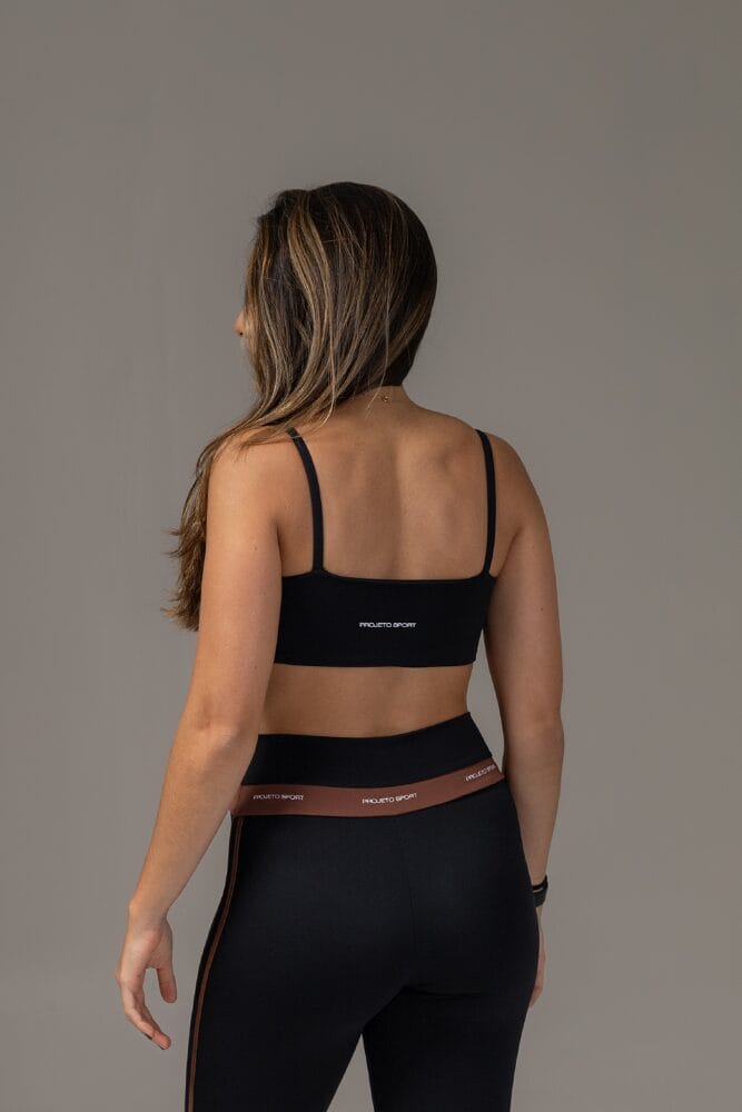 Top preto com viés duplo marrom