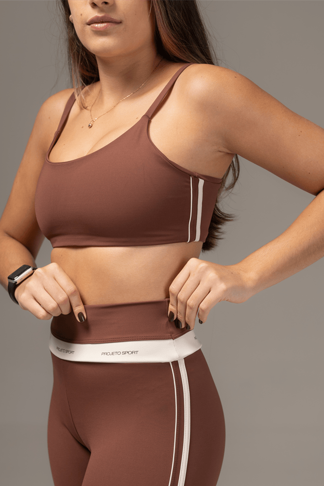 Top marrom com viés duplo off-white