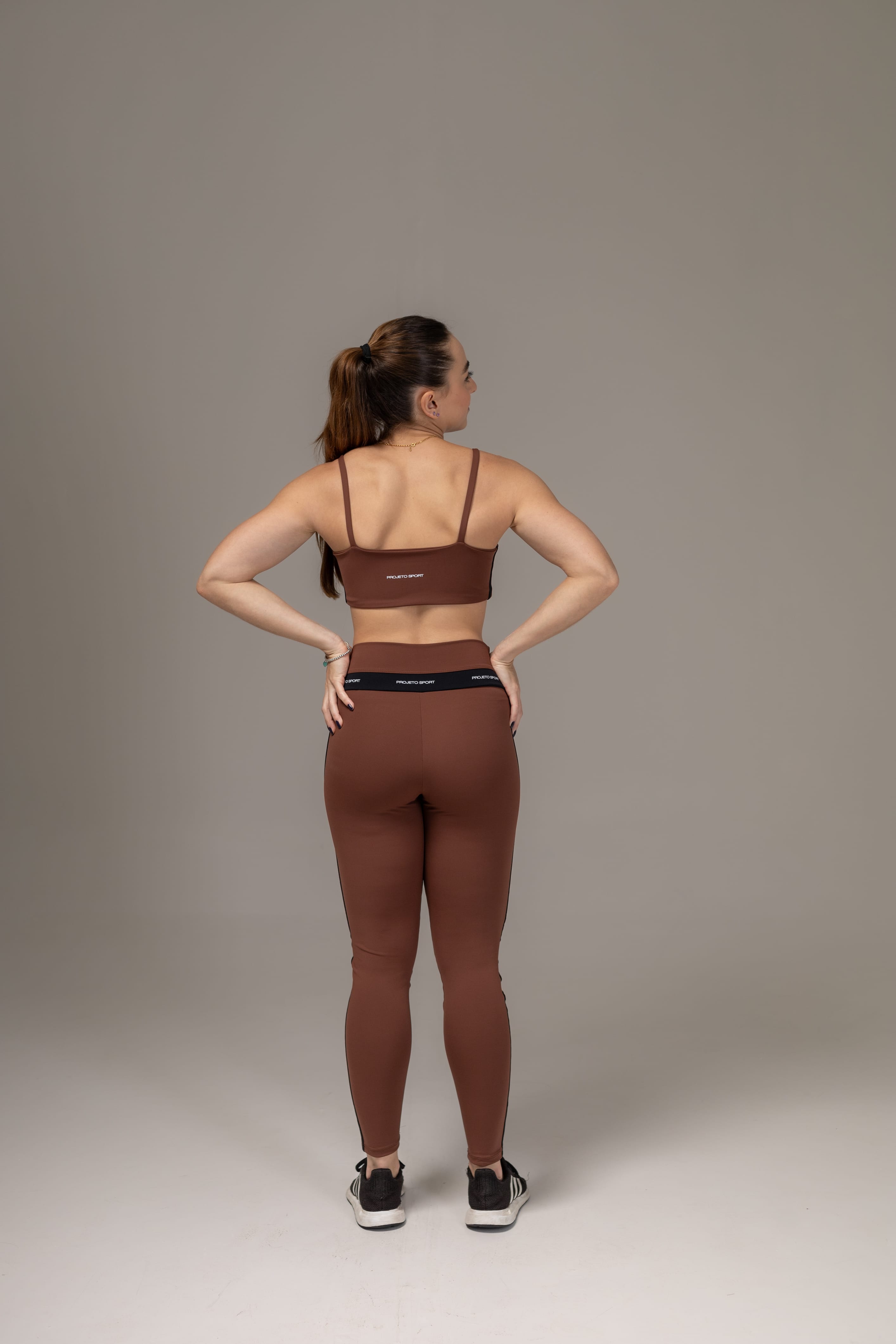 Legging marrom com viés duplo preto