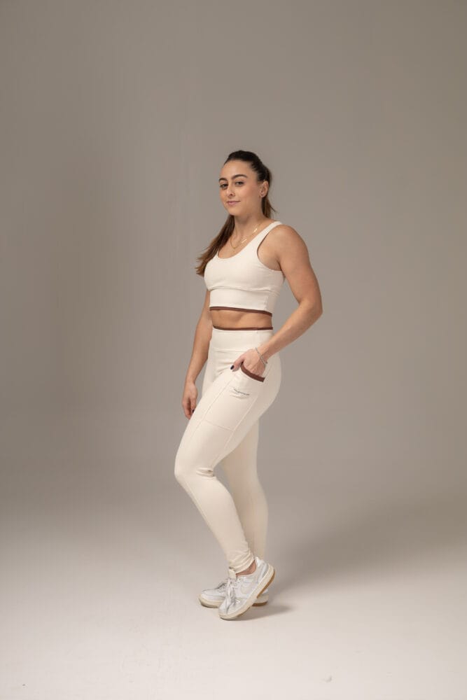 Legging off-white com viés e bolso marrom