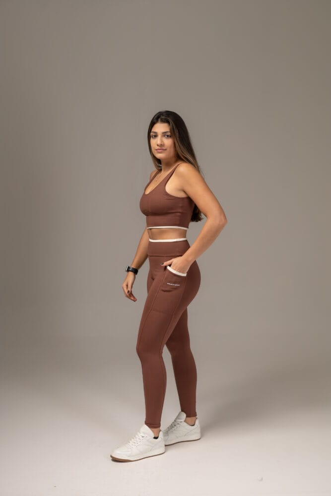 Legging marrom com viés e bolso off-white