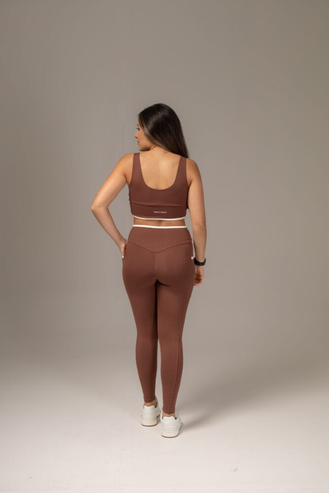 Legging marrom com viés e bolso off-white