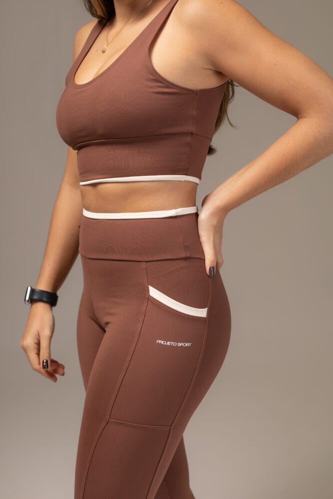 Legging marrom com viés e bolso off-white