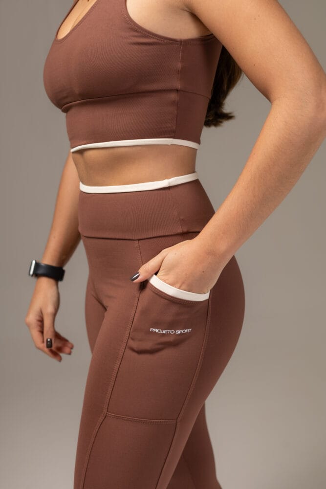 Legging marrom com viés e bolso off-white