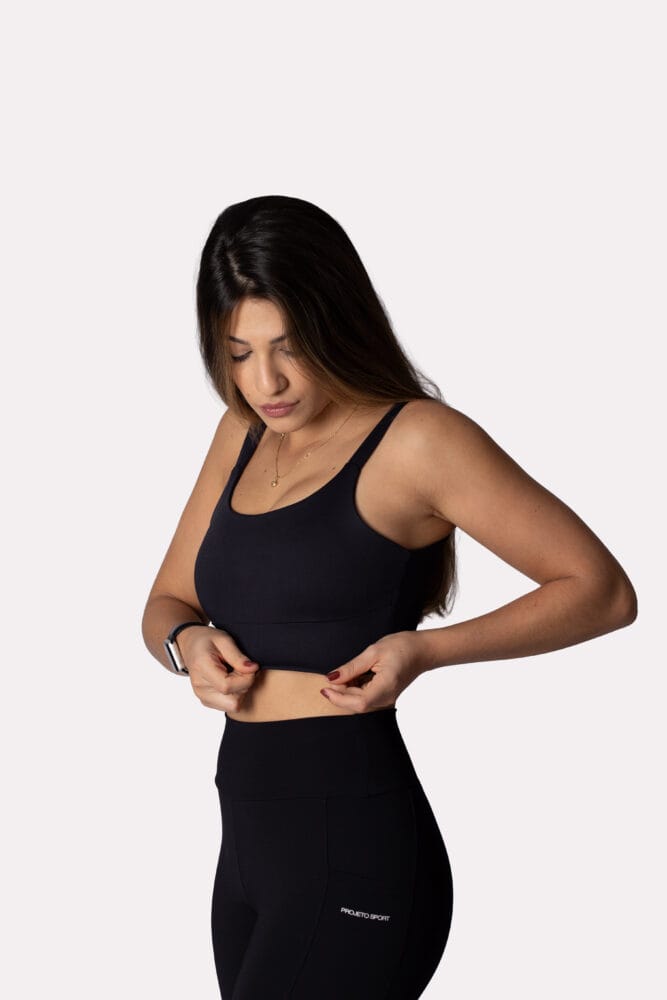 Top preto de alça larga