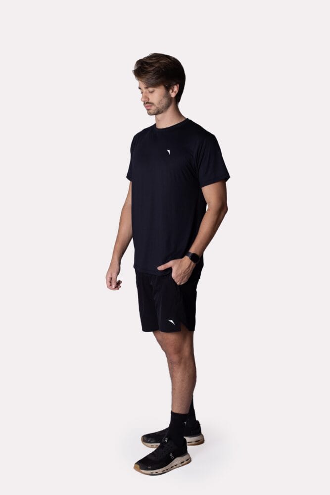 Short masculino preto de barra arredondada