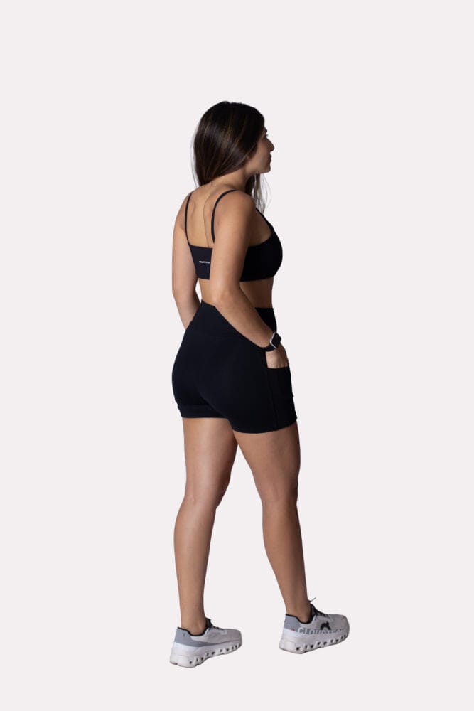 Short cross preto com bolso