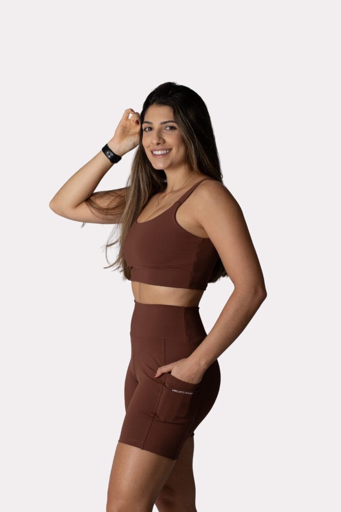 Top marrom de alça larga