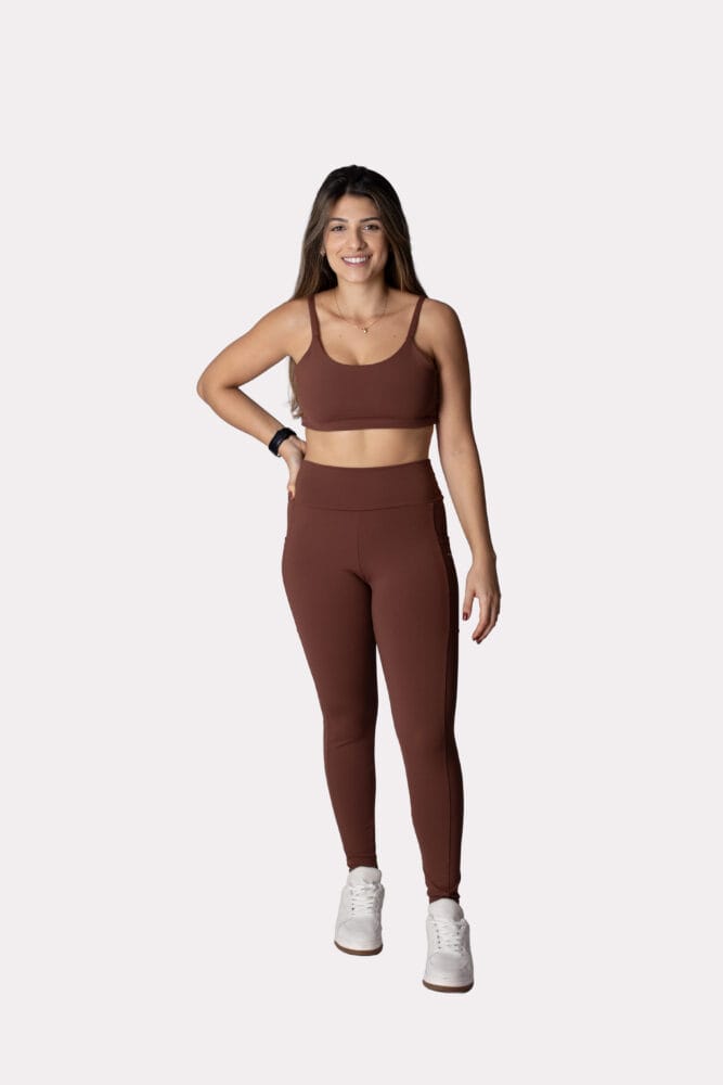 Top marrom de alça larga