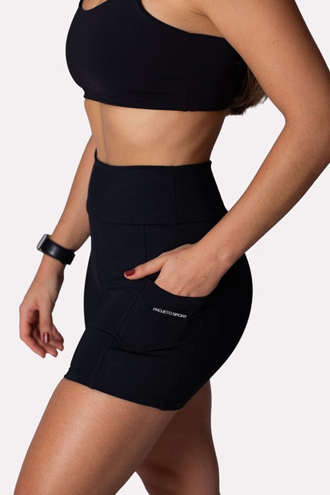 Short cross preto com bolso