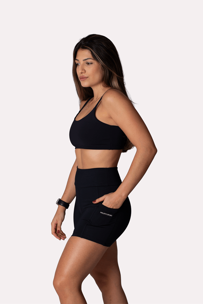 Short cross preto com bolso