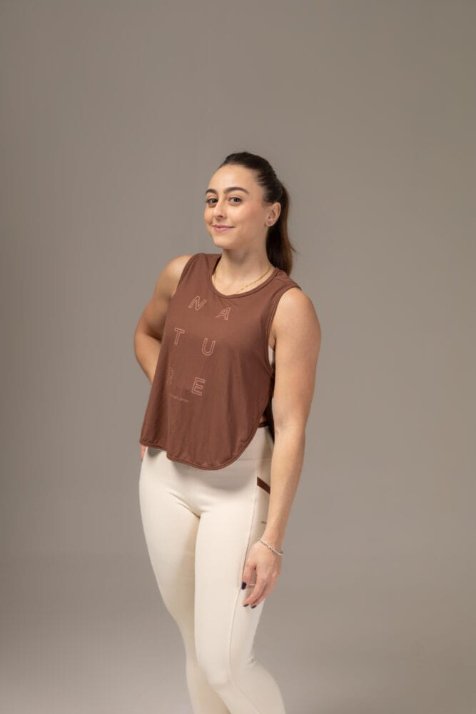 Regata marrom com abertura lateral cruzada