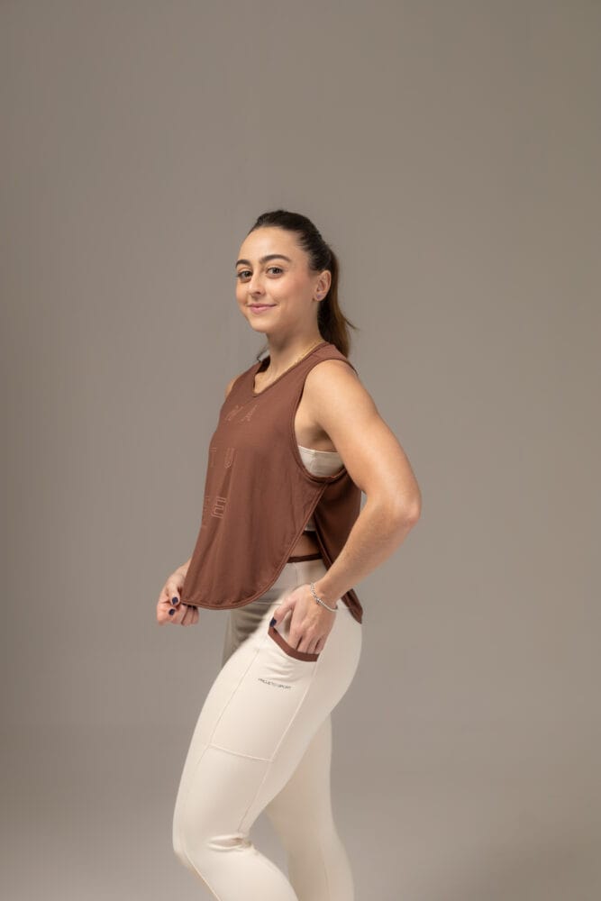 Regata marrom com abertura lateral cruzada