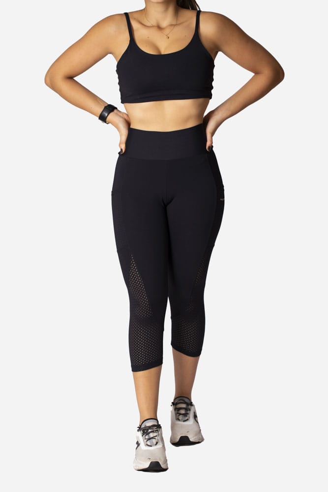 Legging corsário preta com recorte telinha reto e bolso lateral