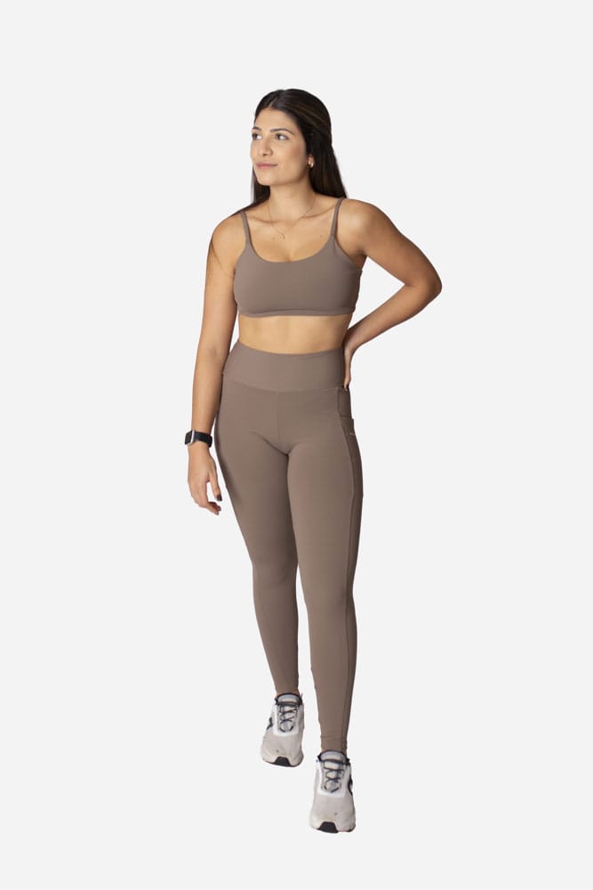 Top castanho de alça fina