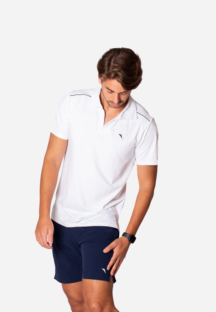 Shorts masculino marinho de barra arredondada com viés branco