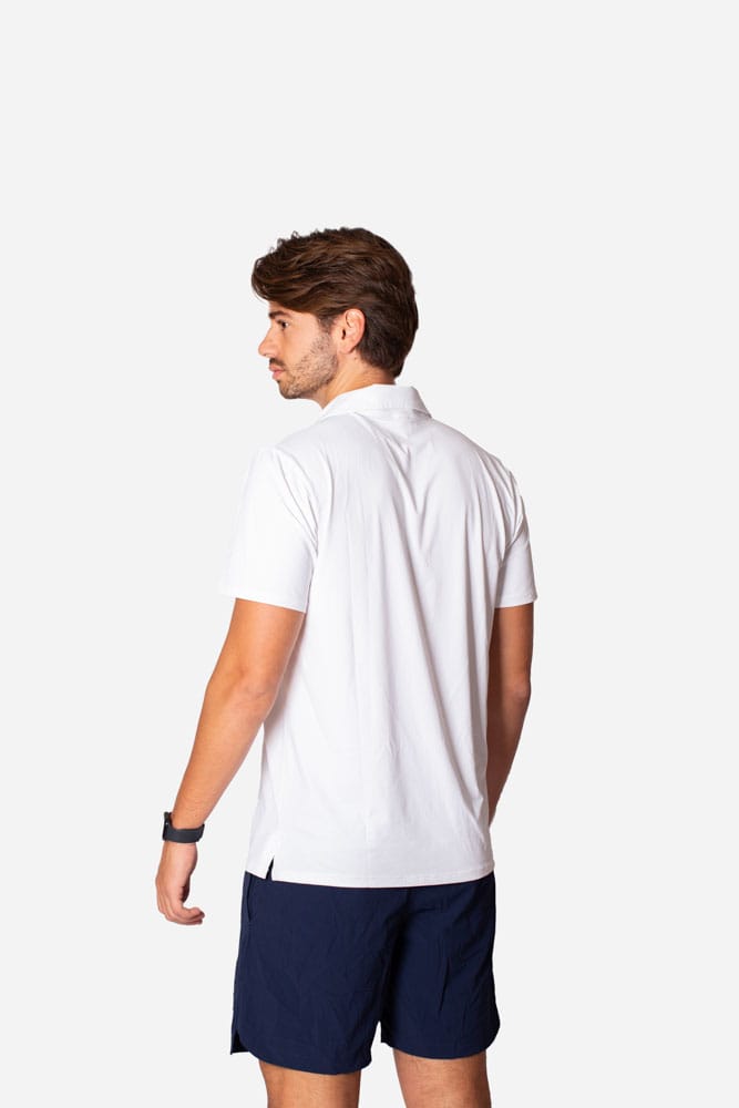 Camiseta polo italiana branca sem botão e com viés preto