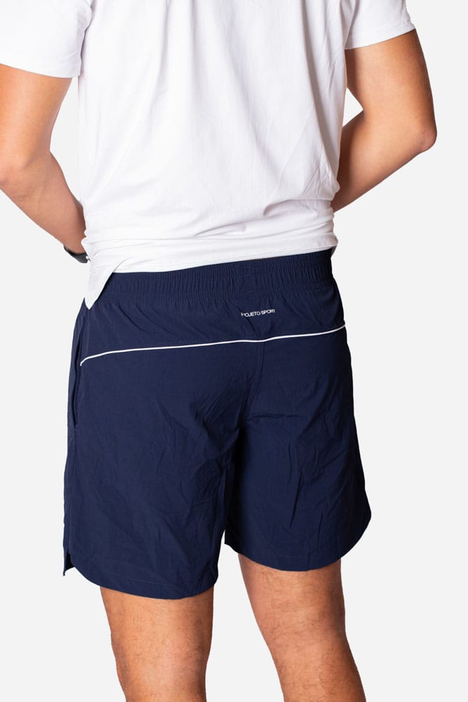 Shorts masculino marinho de barra arredondada com viés branco