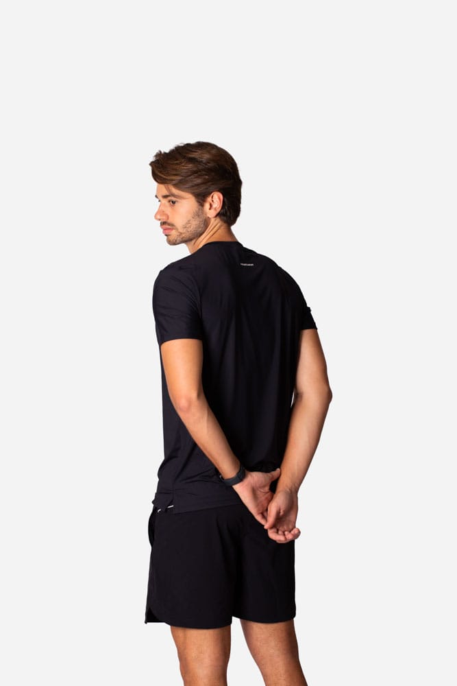 Camiseta masculina preta tech modal com viés branco