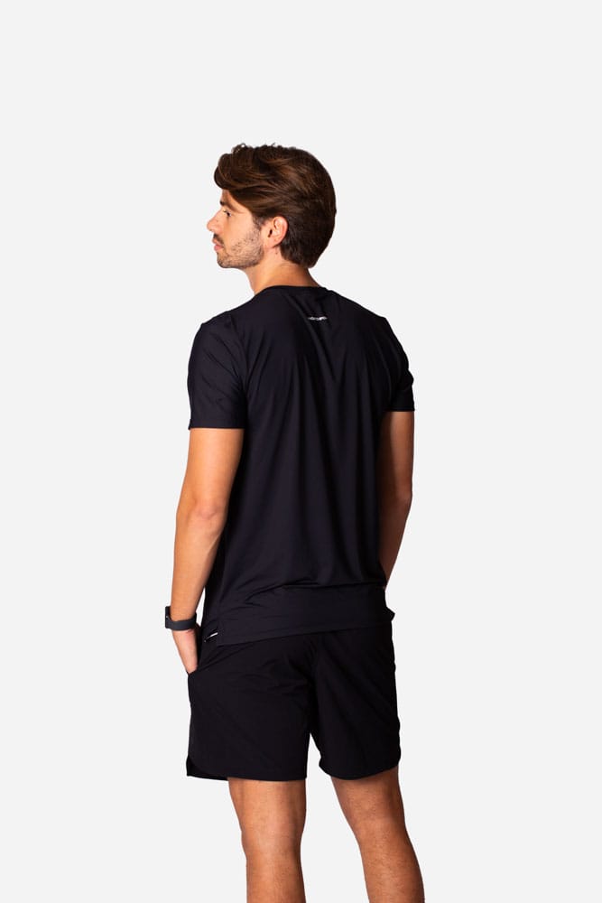 Camiseta masculina preta tech modal com viés branco