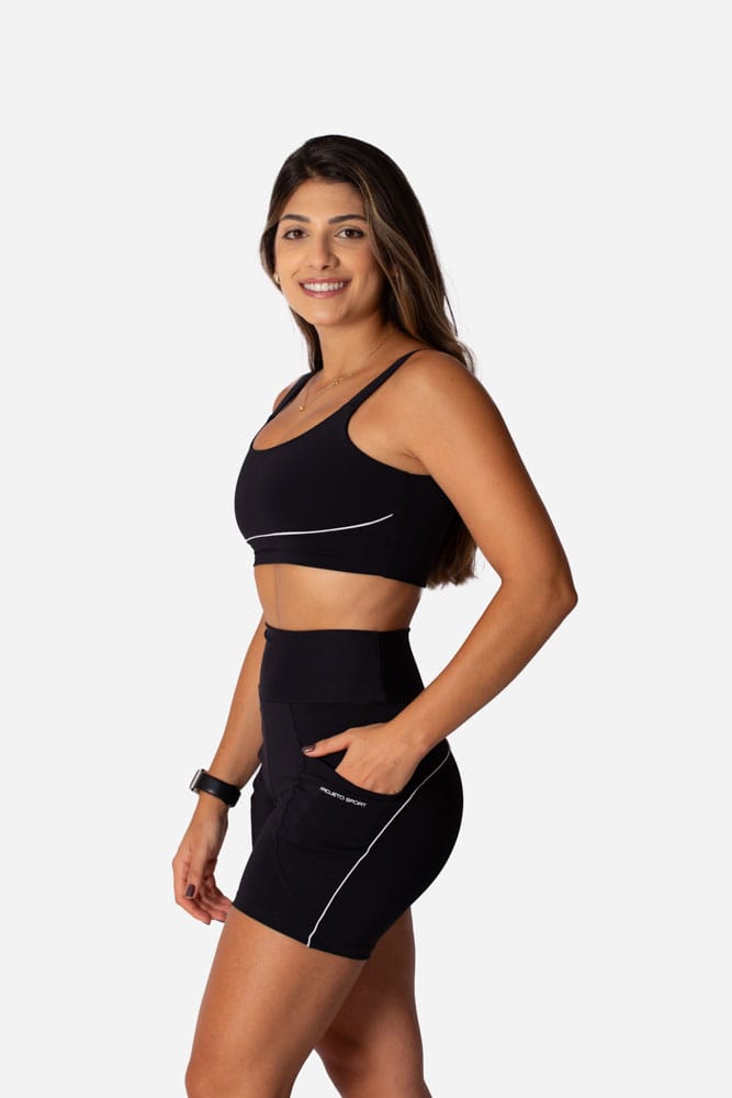 Top preto de alça larga com viés branco