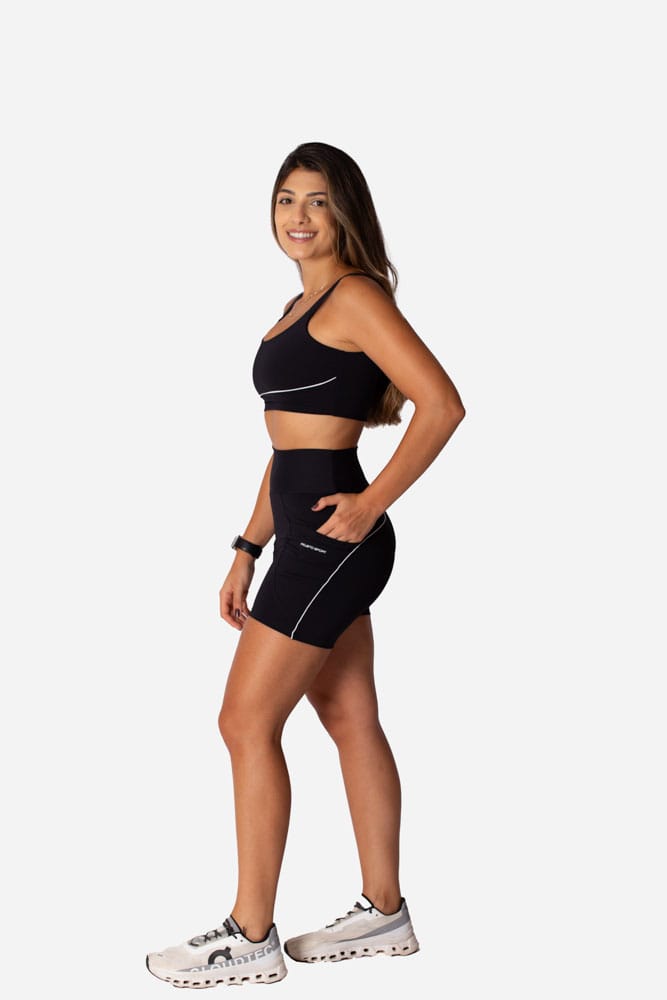 Top preto de alça larga com viés branco