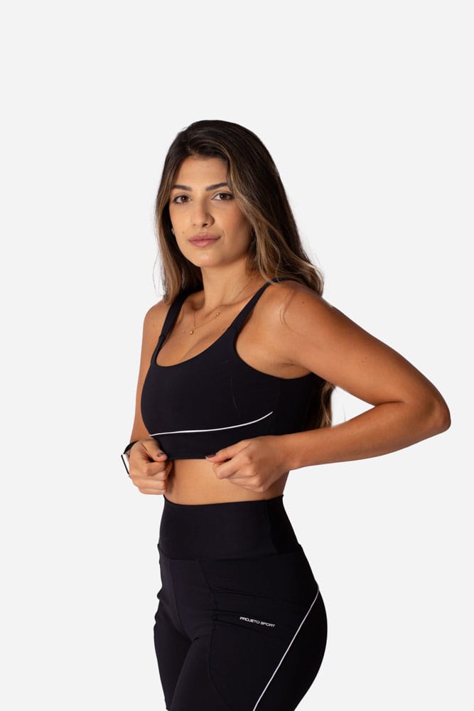 Top preto de alça larga com viés branco