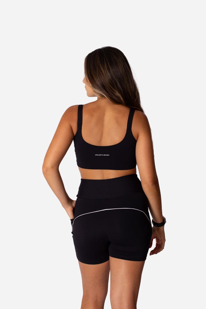 Top preto de alça larga com viés branco