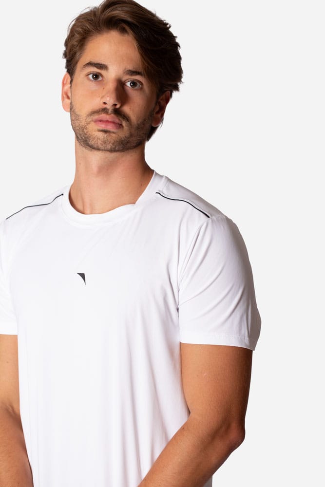 Camiseta masculina branca tech modal com viés preto