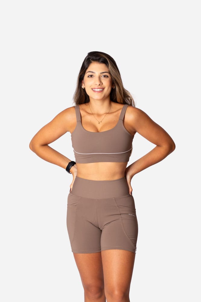 Top castanho de alça larga com viés branco