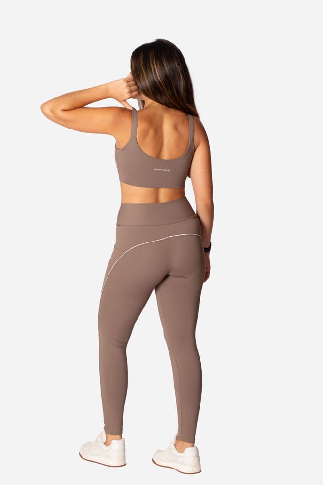 Legging castanho com bolso lateral e viés branco
