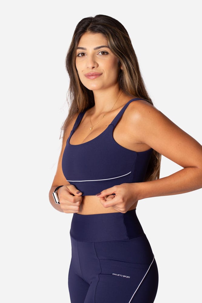 Top marinho de alça larga com viés branco