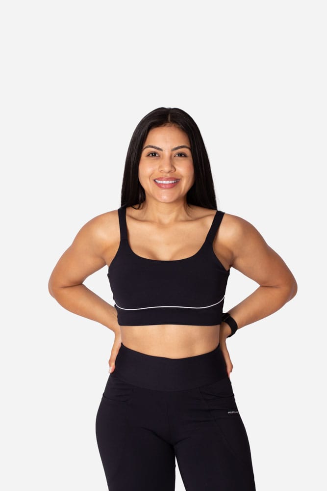 Legging preta com bolso lateral e viés branco