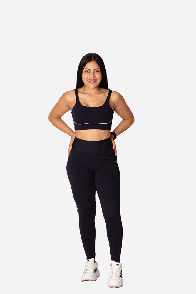 Legging preta com bolso lateral e viés branco