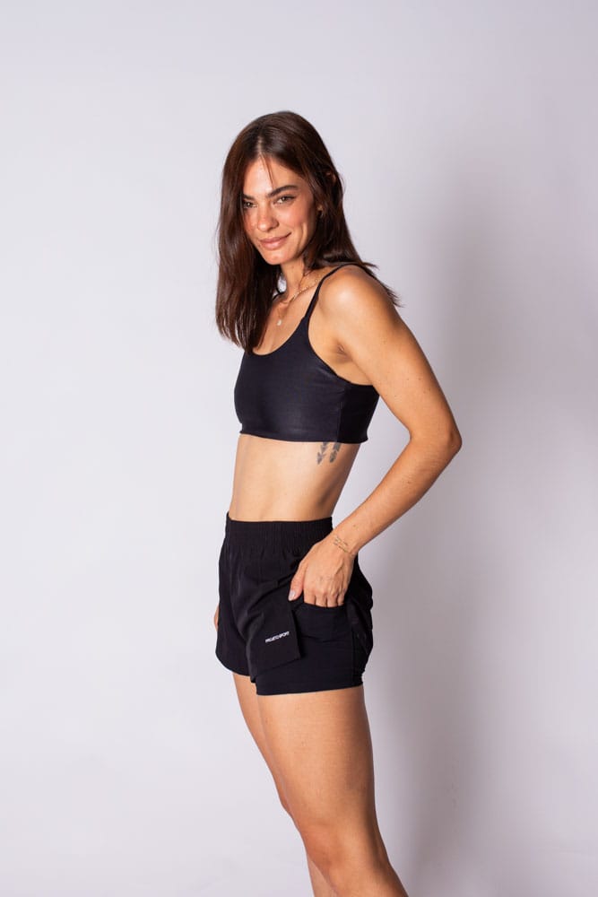 Short duplo preto com bolso