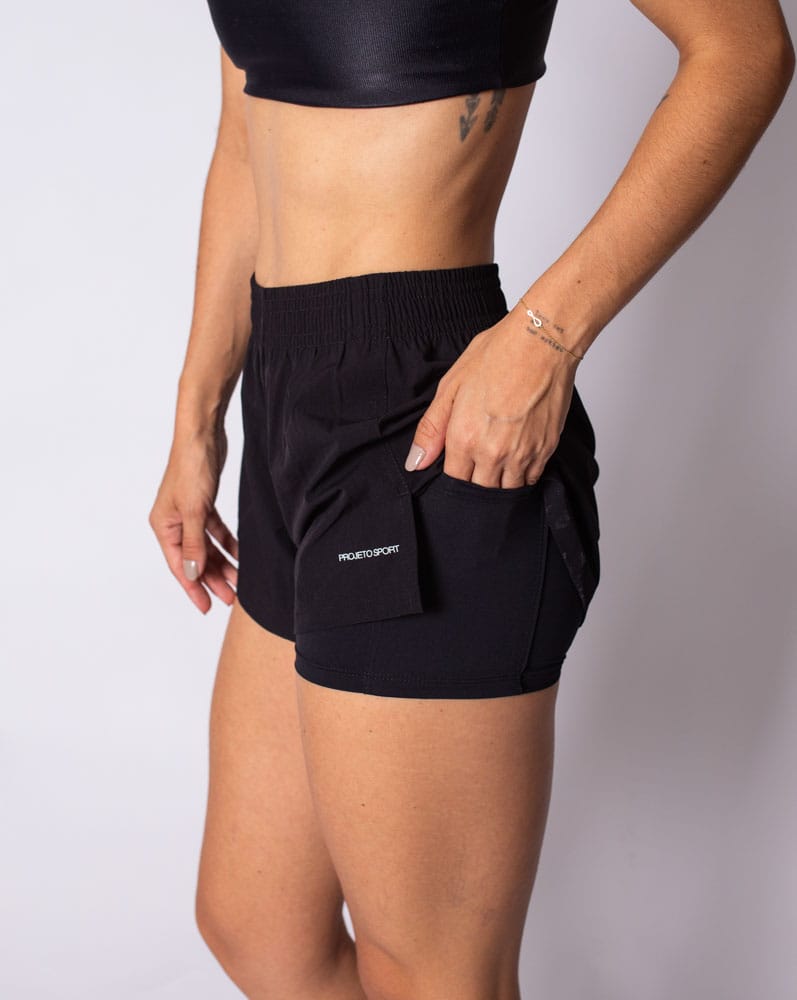 Short duplo preto com bolso