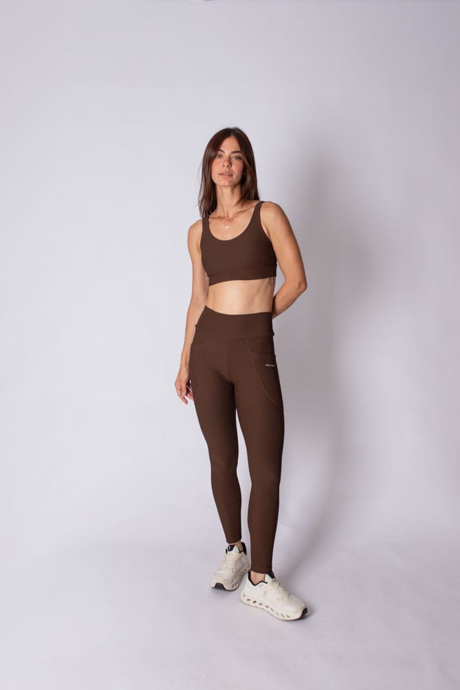 Legging marrom canelado com bolso