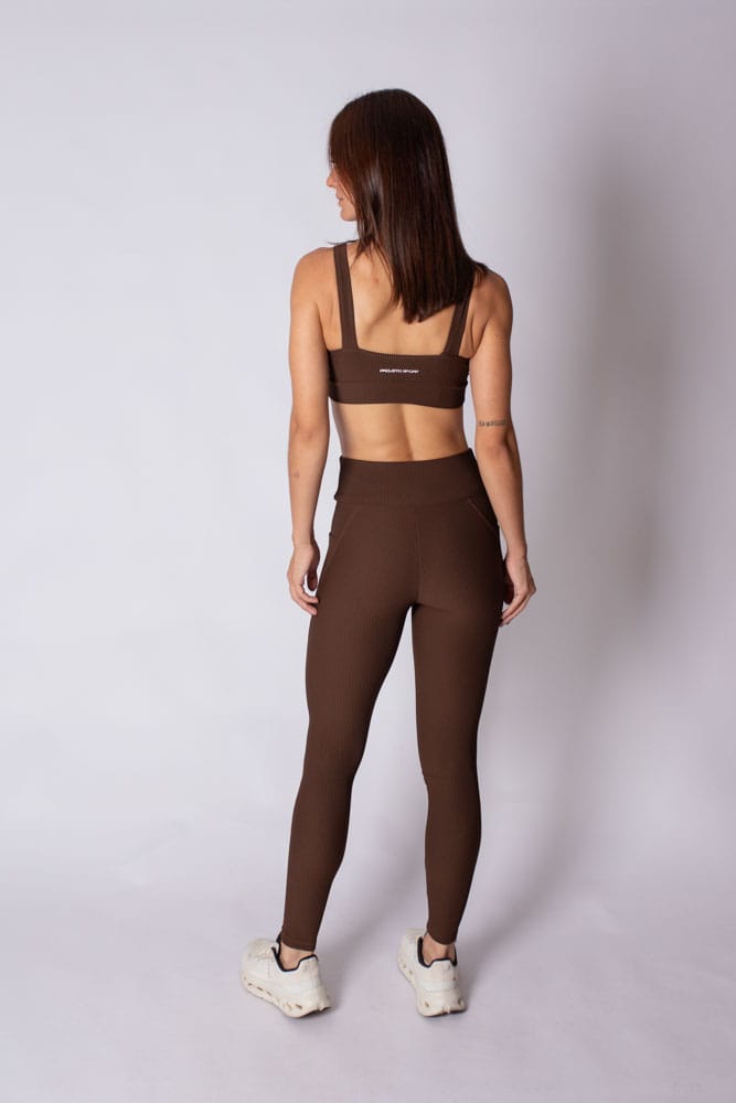 Legging marrom canelado com bolso