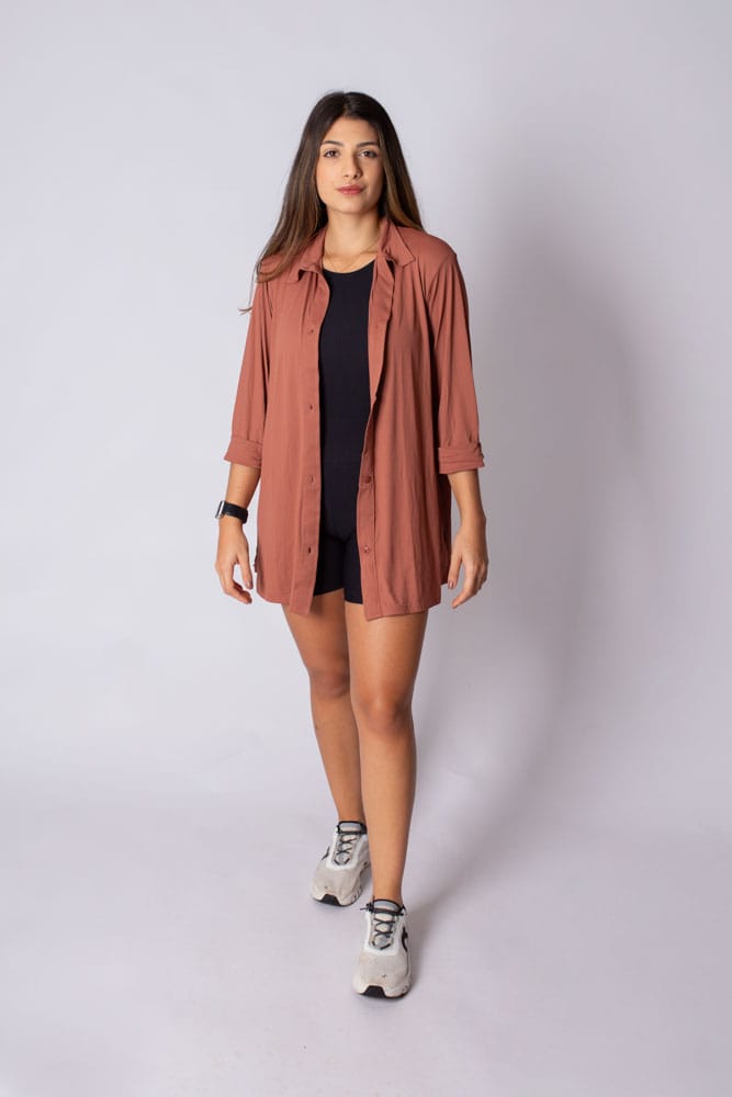 Camisa feminina marrom manga longa